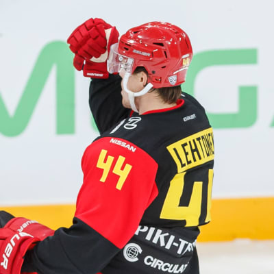 Mikko Lehtonen jublar.