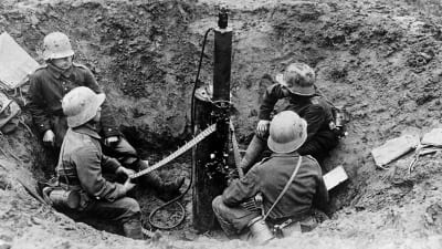 Tyska soldater i en grop under första världskriget.
