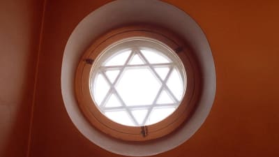 Kyrkfönster i synagoga, 1991