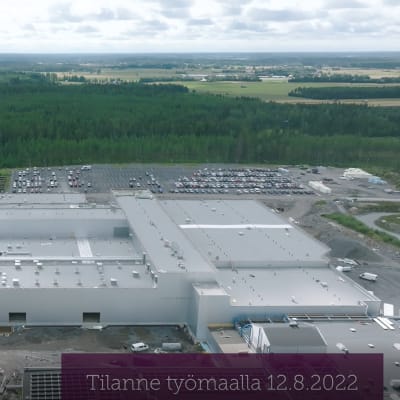 Atrian uuden siipikarjatehtaan harjannostajaisia vietettiin 26.8.2022. Kuva rakennustyömaasta 12. elokuuta 2022. 