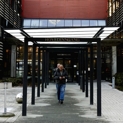 Statoilin pääkonttorin sisäänkäynti Stavangerissa.
