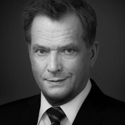 Virallinen valokuva tasavallan presidentti Sauli Niinistöstä.