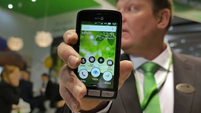 Svenska Doro har utvecklat en smarttelefon med äldre personer. (24.2.2016)