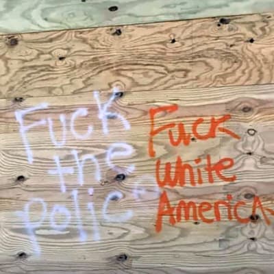 Svordomar mot polisen och det vita samhället i Minneapolis.