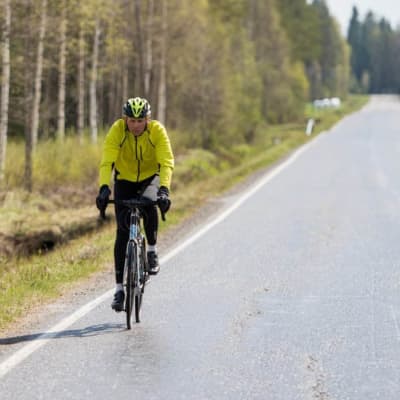 Synskadade jordbrukaren Heikki Mäkelä ska cykla till Ishavet.