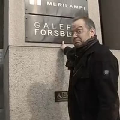 Jonni Roos Galeria Forsblomin edessä