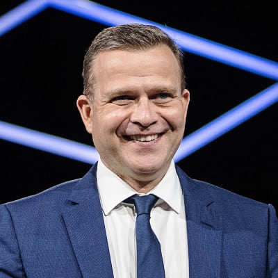 Kokoomuksen puheenjohtaja Petteri Orpo valmistautui Pasilassa Ylen kuntavaalitenttiin 17. toukokuuta.