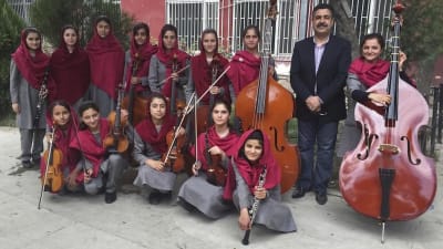 Afghanistans nationella musikinstitut har en helkvinnlig orkester, vilket förargar många extremister i landet.