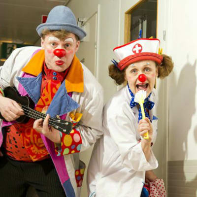Sjukhusclownerna är oroade över den senaste tidens trend med vuxna som skrämmer barn iklädda clownmasker.