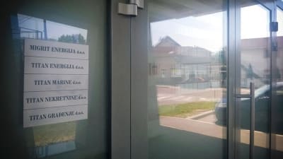 Migrit Energijas skylt vid ingången till deras kontor i Zagreb, Kroatien, 3.7.2015.