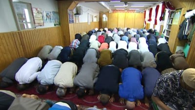 Det är ofta trångt i moskéer i Finland