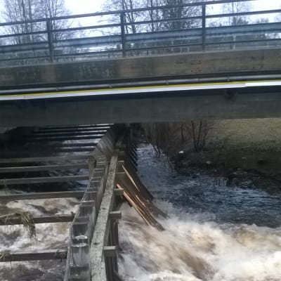 Iijoen tulva rikkoi Taivalkosken kanavan