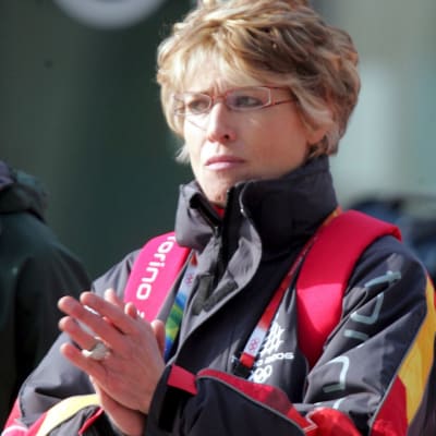 Manuela Di Centa Torinon olympiamaisemissa 2006.