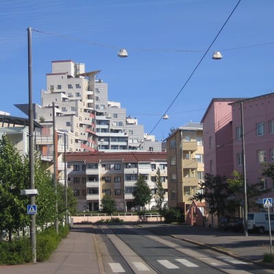 Знаменитый "Дом-терраса" в районе Пикку-Хуопалахти