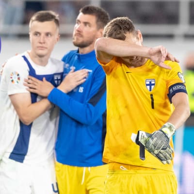 Finlands spelare ser besvikna ut.