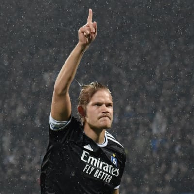 Joel Pohjanpalo firar mål.
