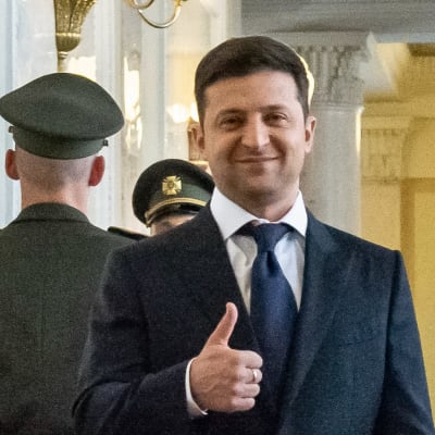 Ukrainas nya president Volodymyr Zelenskiy strax inför installationsceremonin. 
