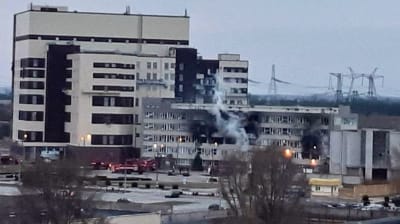 Brand vid kärnkraftverket Zaporizjzja efter rysk attack