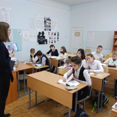 Lektion i finska för sjätteklassister i skola nr 204 i S:t Petersburg.