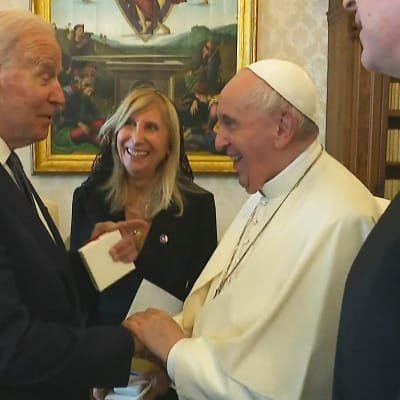 Yhdysvaltain presidentti Joe Biden tapasi paavi Franciscuksen Vatikaanissa