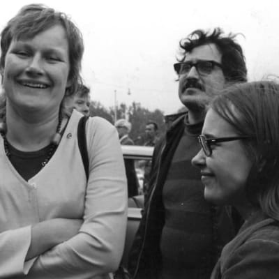 Tarja Halonen vappumielenosoituksessa vuonna 1972.