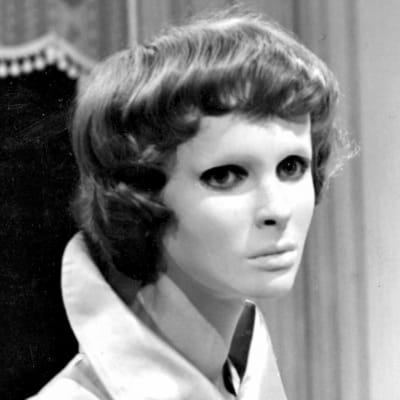 Edith Scob elokuvassa Silmät ilman kasvoja.