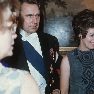 Vår kommande president Mauno Koivisto och hans hustru Tellervo på självständighetsmottagningen 1970.