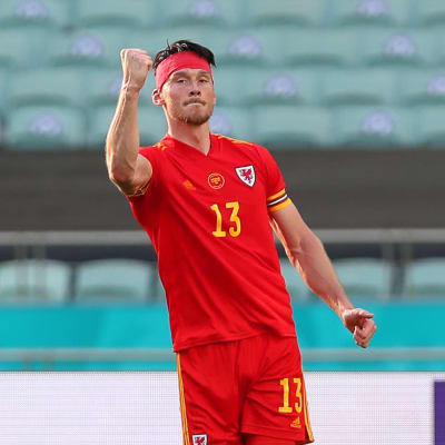 Kieffer Moore firar mål.