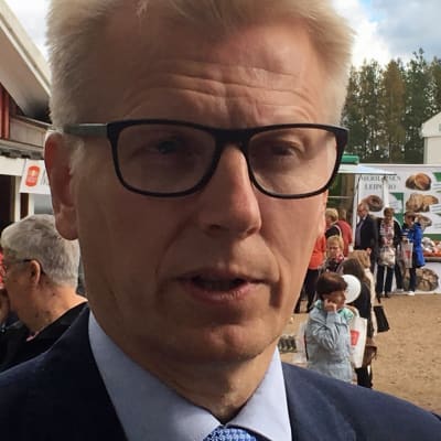 Maa- ja metsätalousministeri Kimmo Tiilikainen (kesk.)