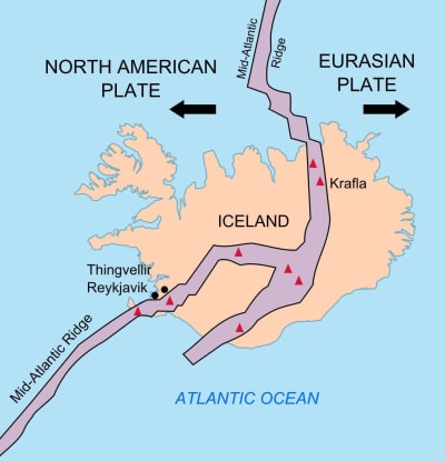 Karta över den mittatlantiska ryggen som delar Island itu.