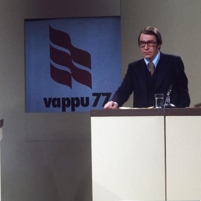 Kari Mänty, Esko Kitula ja Seppo Heikki Salonen uutisstudiossa vappupäivänä 1977.