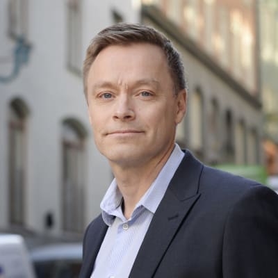 Porträtt på Finansispektionens chefsekonom Henrik Braconier.