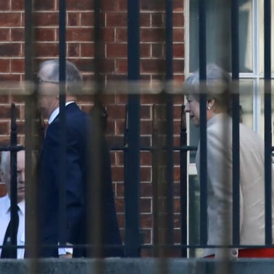 Storbritanniens premiärminister Theresa May anländer till Downings Street