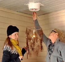 Lees lampa och Jims takrosett