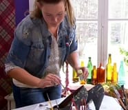 johanna målar skor class=