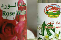 Rosen- och apelsinblomsvatten hittas t.ex i asiatiska livsmedelsaffärer