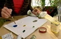 Sätt färgerna på en palett och blanda ut med lite linolja för att få dem tunnare