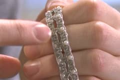 Pärlor gör armbandet elegantare