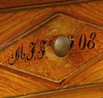 Detalj från ett flickbord i allmogestil
