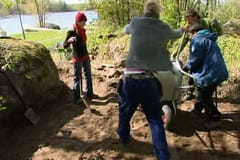 Ytjorden bort med talkoarbetskraft