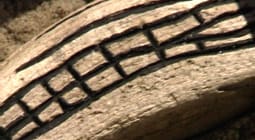 Mönsterristningar på strandfynd, detalj