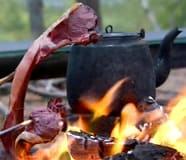 Rökt renkött värms