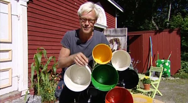 Jim med den färdiga burkhyllan