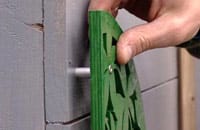 Montera handtaget med aluminiumrör emellan