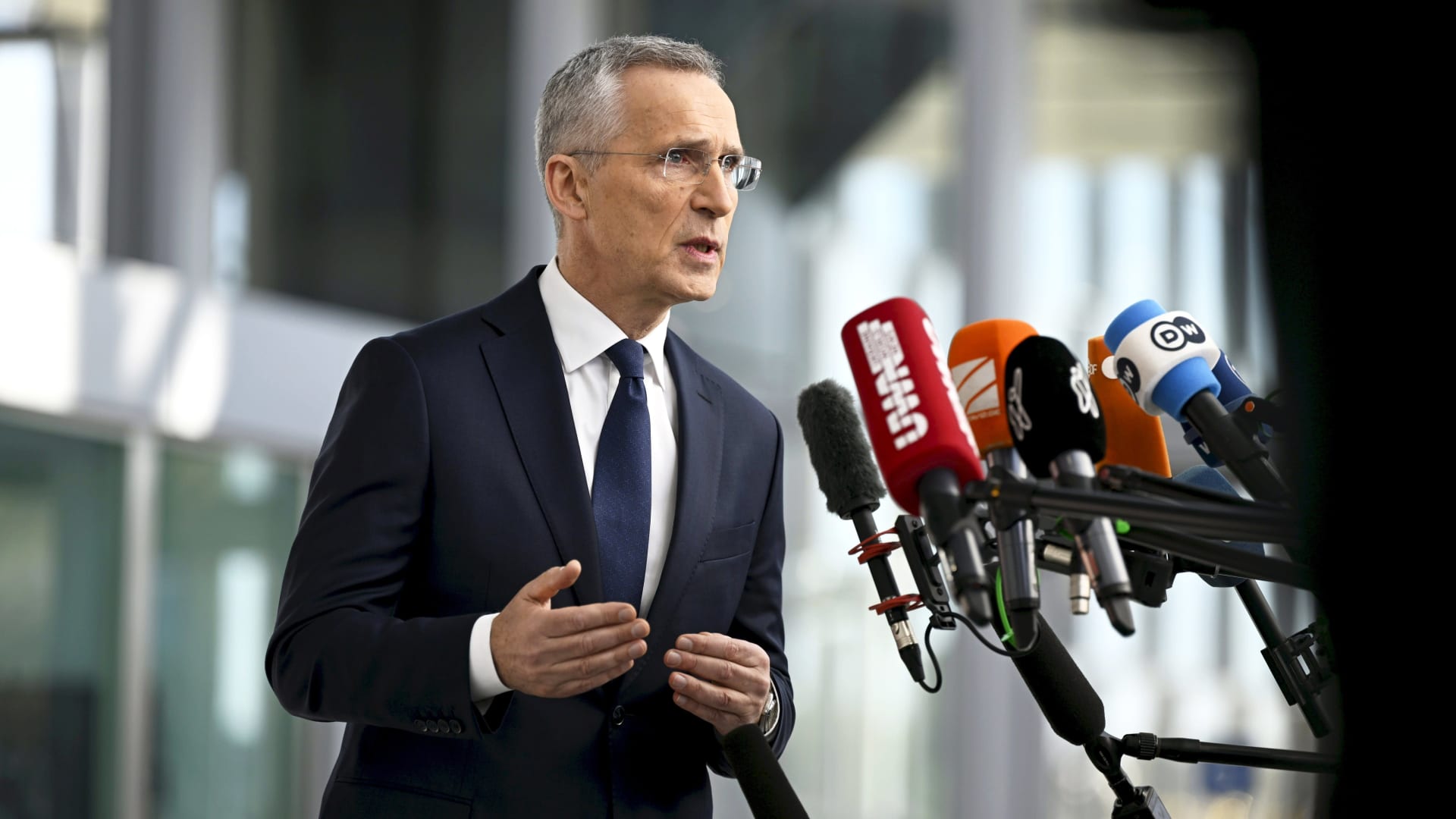 Naton Pääsihteeri Jens Stoltenberg Kommentoi Historiallista Päivää ...