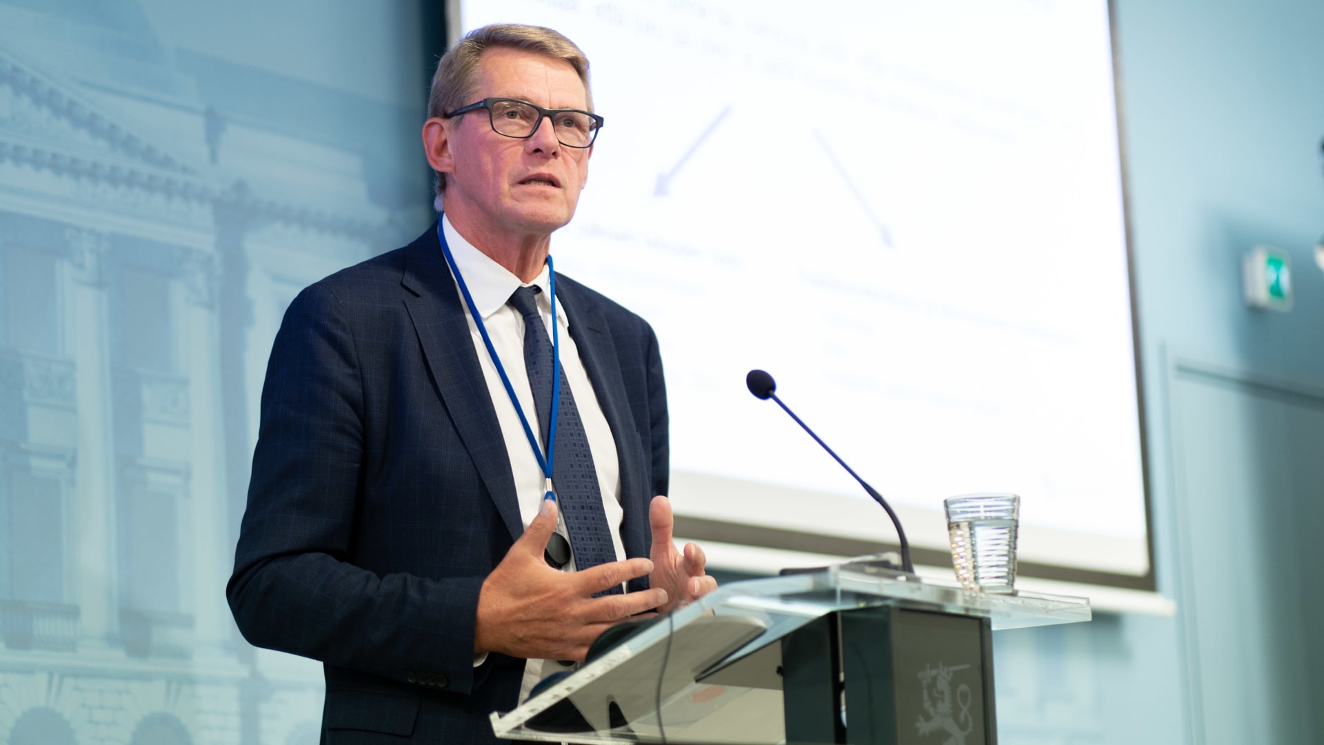 Hallitus kertoo tiedotustilaisuudessaan, mitä Suomi tekee EU:n ...