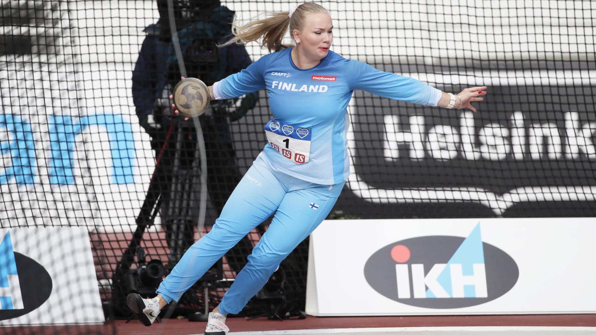Salla Sipponen heittää naisten kiekon voittoon Urheilujuttuja