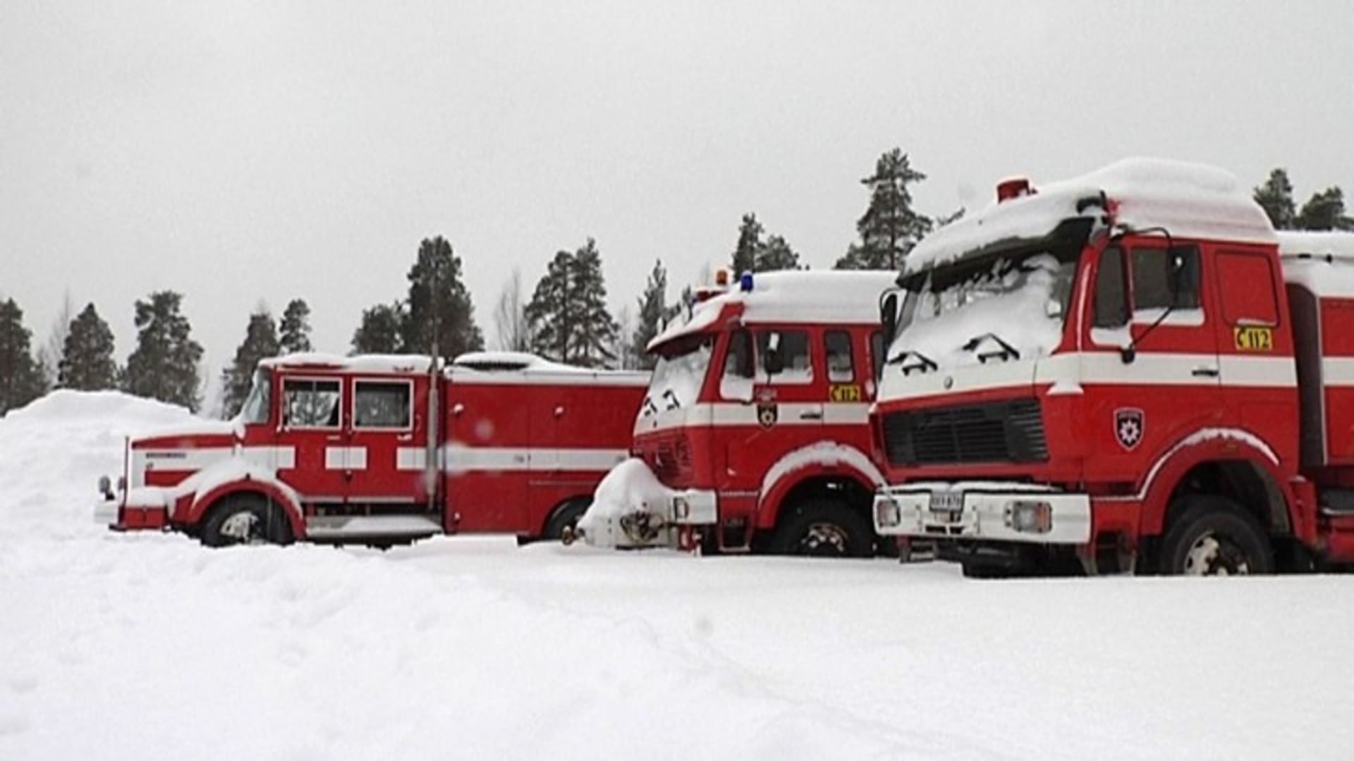 Yle KeskiSuomi Paloautoja kaupan pitkä rivi Yle KeskiSuomen ja