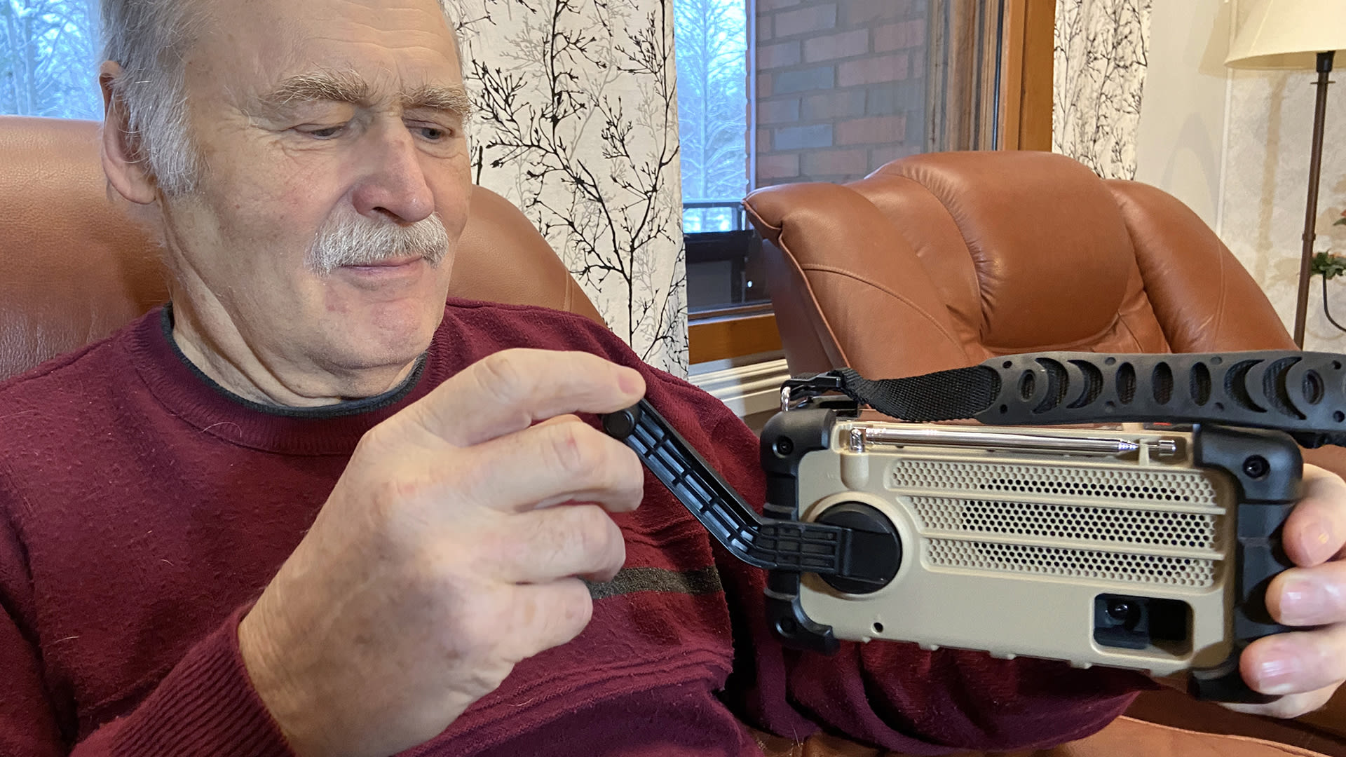 Eläkeläisen Raimo Hiirolan kampiradio toimii synkimmässäkin tilanteessa