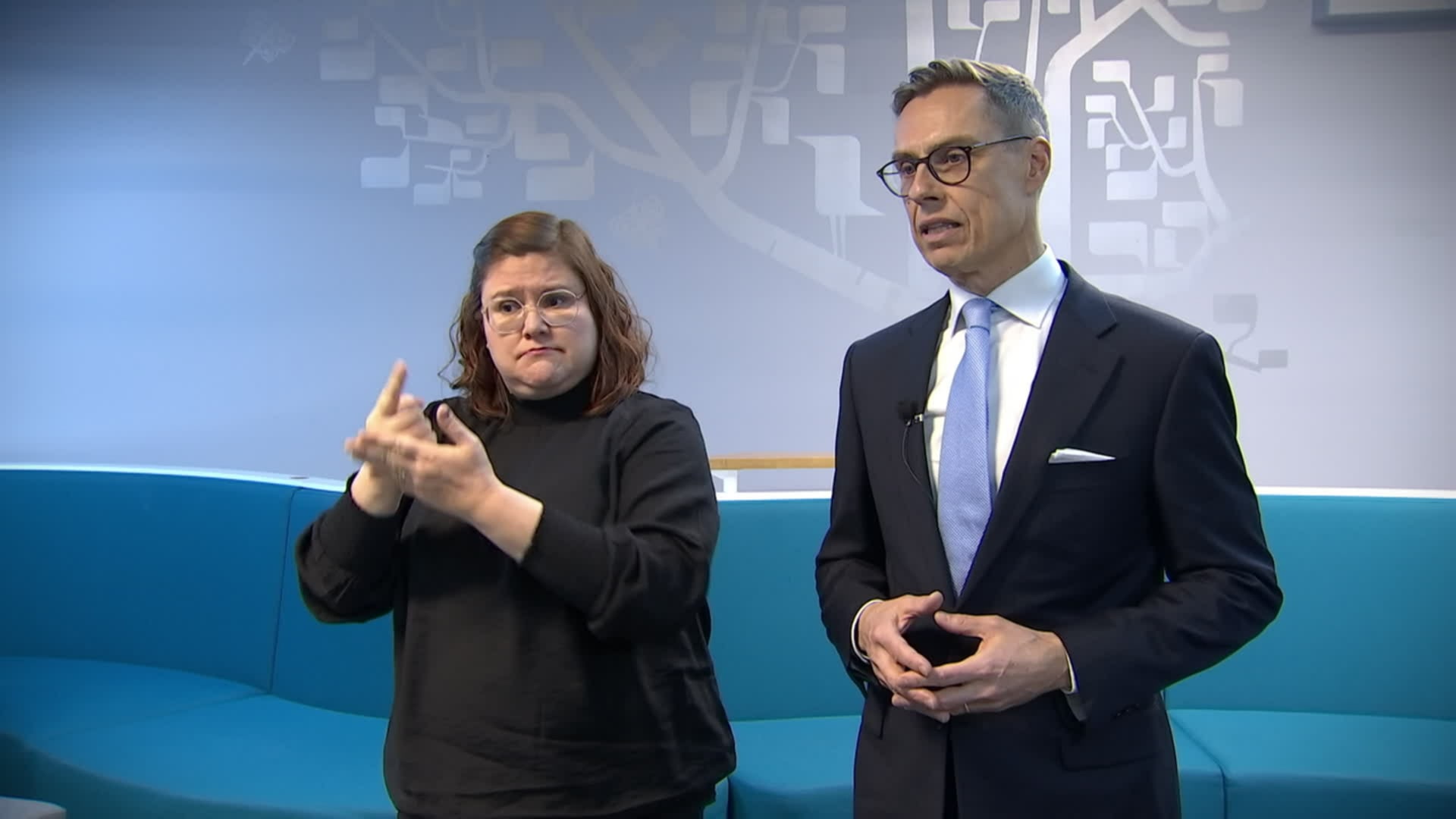 Viittomakielinen Haastattelu: Kokoomuksen Ehdokas Alexander Stubb ...